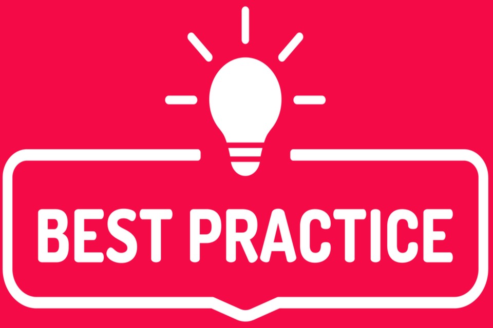 Text saying 'best practice' in a white frame and a light bulb above, all in red background.